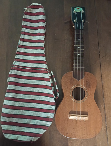 Vintage Regal Soprano Ukulele 4-String Natural Wood Brown 12-Fret RH w/ Bag