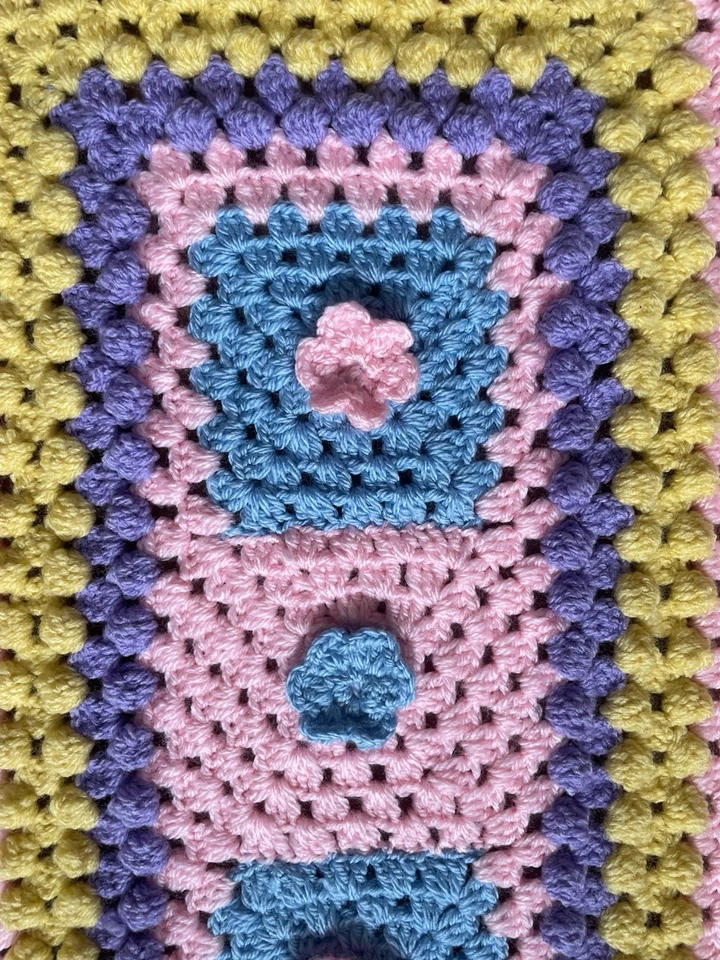 Wunderschöne Granny Square Häkeldecke, Noppen, Handarbeit, neu ca 85 x 60 cm - Bild 2 von 4