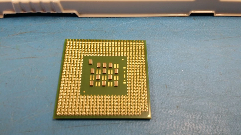 Intel Pentium 4-M 2.2GHz (RH80532GC049512) Processor - Image 3 of 4