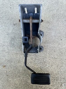 PLYMOUTH PROWLER 97-02 OEM BRAKE PEDAL ASSEMBLY WITH MOUNT BRACKET, P# 4786502