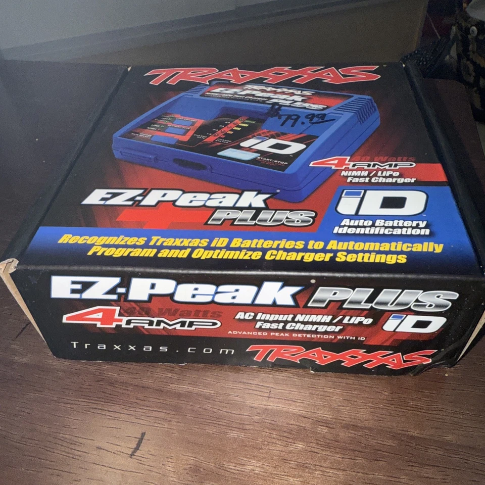 Traxxas 2970 EZ-Peak Plus 4amp 5-8 Cell NiMH / 2S-3S LiPo AC Fast Charger w/ ID - Image 2 of 4