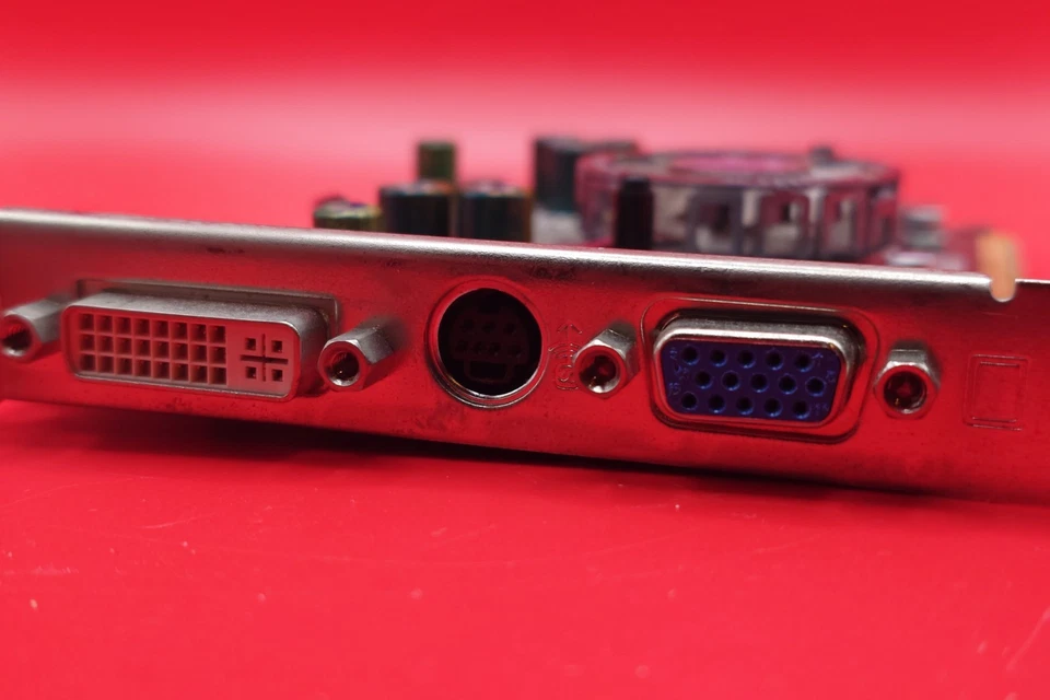 Sapphire ATI Radeon X600Pro 256MB V/D/VO Retro Graphics Card - Image 4 of 4