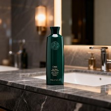 Oribe Curl Gloss for wavy and curly hair that shapes 5.9 oz/ 175 mL