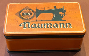Alte Ersatzteil Blechdose S&N Naumann für Nähmaschine 13,5x8cm Zubehör Technik
