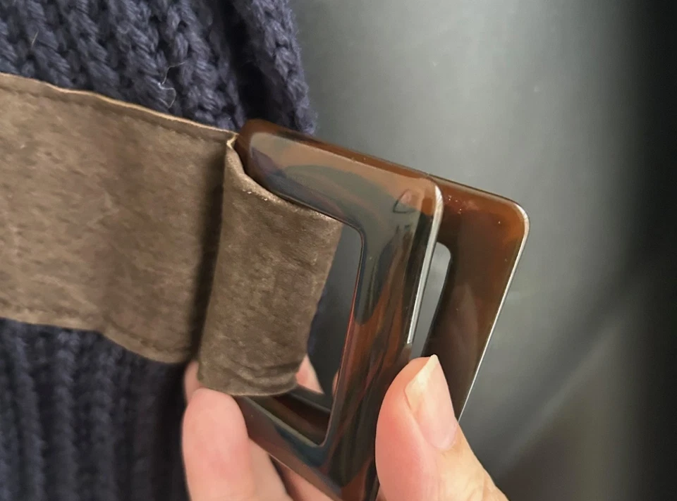 Suéter Soft Surroundings Mezcla de Lana Azul Marino con Cinturón de Cuero Marrón Talla Grande Foto 2 de 4