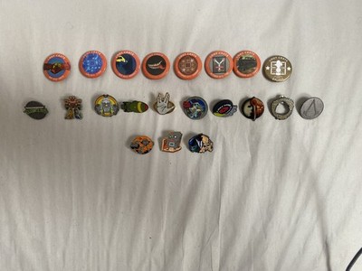 Großes Konvolut Beutekiste Pin Anstecker 2015, Emaille und Kunststoff x 21