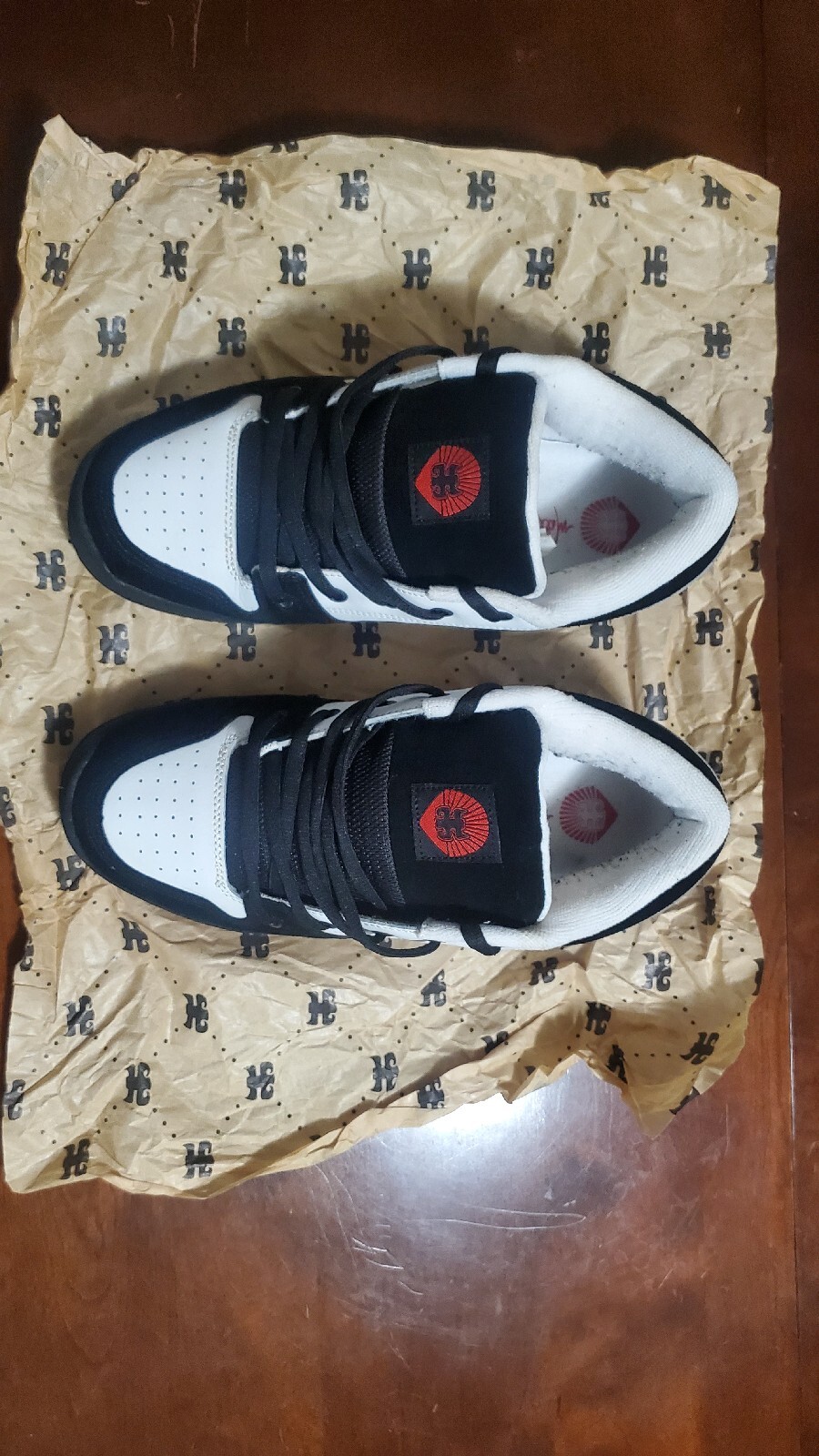 Ipath vintage skate sneakers Yogi Low Black White and Red Size 9 eBay