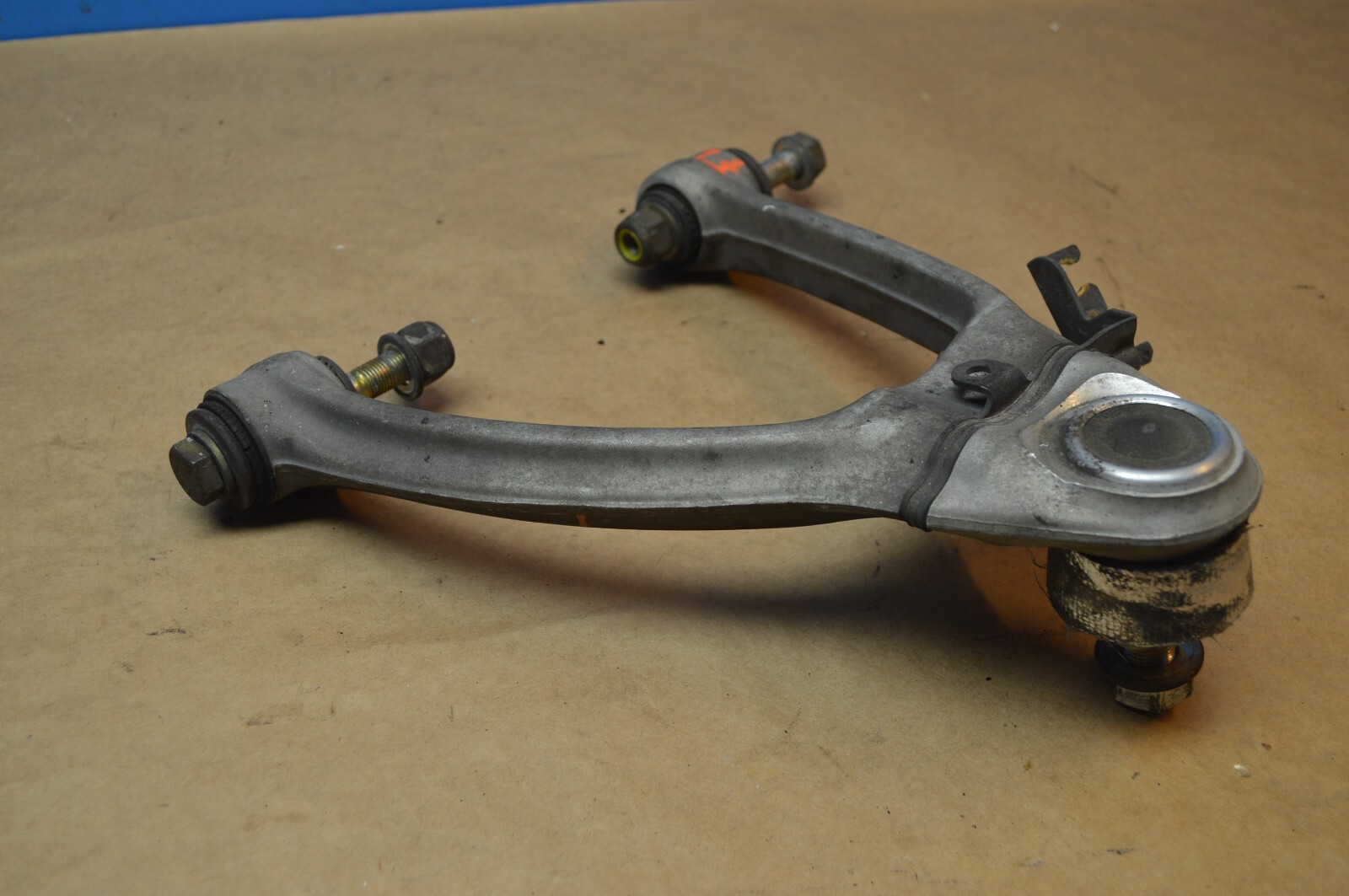 2004 M138 MASERATI M128 GT COUPE  FRONT LEFT DRIVER SIDE UPPER CONTROL ARM