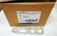 🔥32) NEW THOMAS & BETTS CONDUIT SPACER FOR 1-1/4" 1-1/2" & 2" CONDUIT BOX OF 32