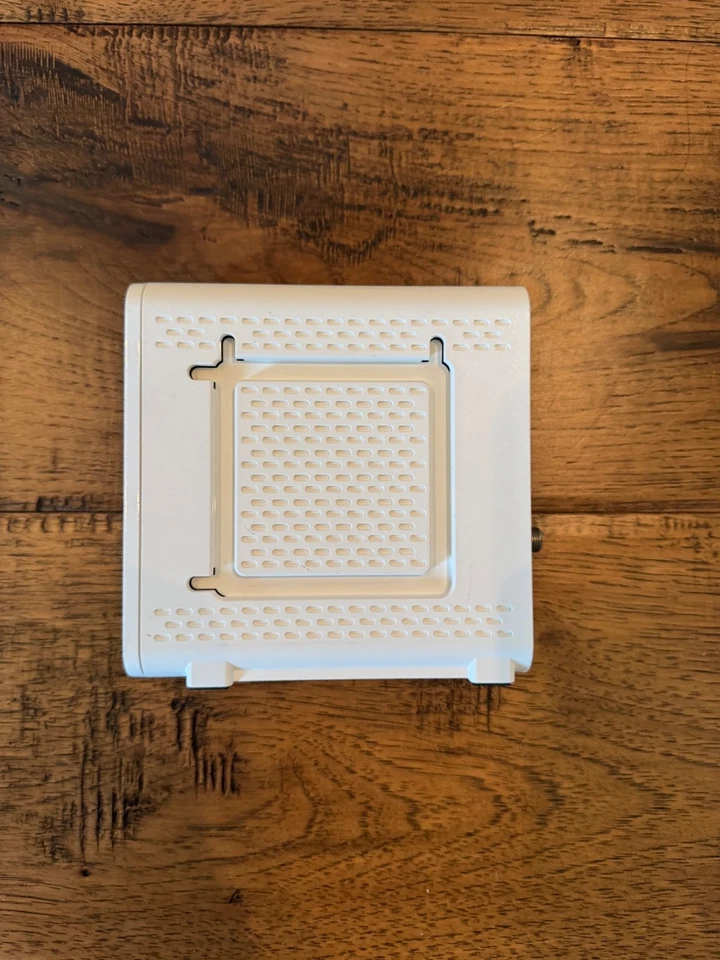 ARRIS SURFboard Cable Modem SB6190 DOCSIS 3.0 - Image 4 of 4