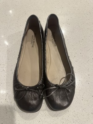 Taryn Rose Women's Slip On Bow Flats Sz 39 Italy Silver Ballerina 9M US