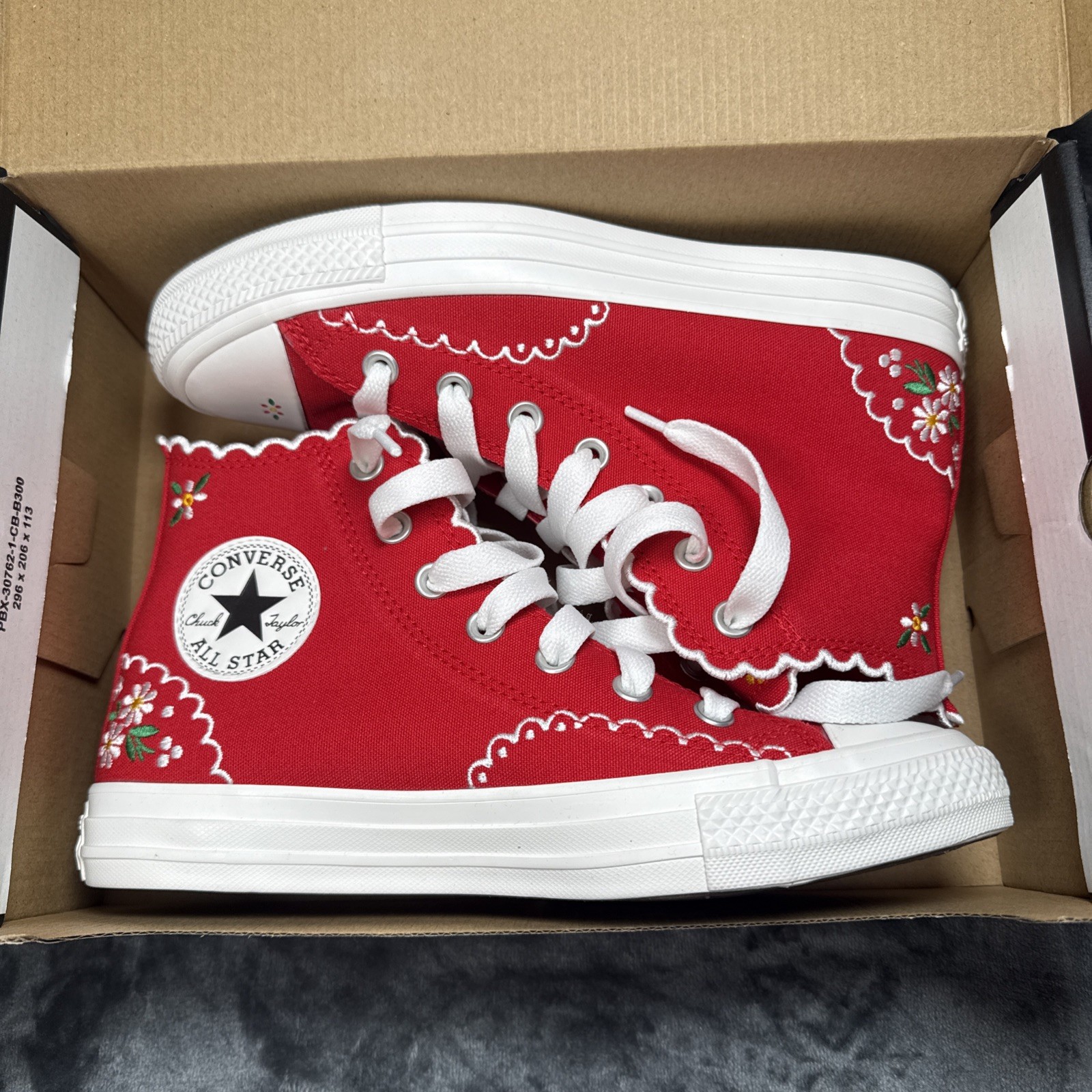 Converse CTAS Red/Green/White Women's Size 8 High Top Sneakers NWB A13518C thumbnail 9