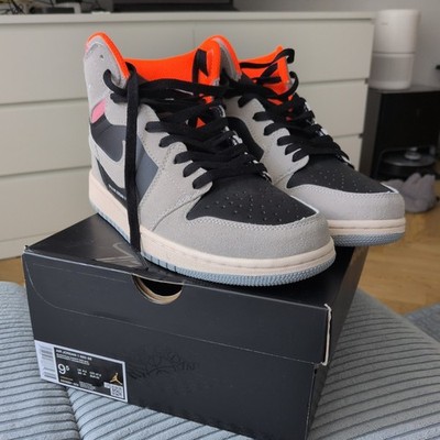 Air Jordan Retro 1 High OG Neutral Grey  Hyper Crimson