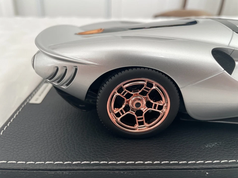 De Tomaso P72 1/18 Sylver Peako 83812 - Photo 4/4