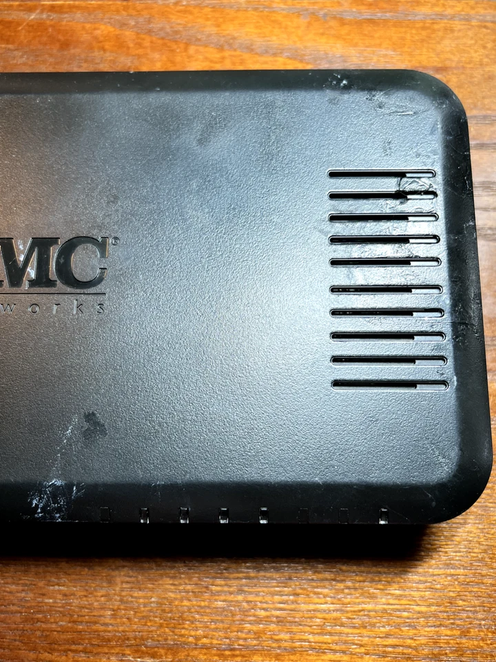 SMC D3G Cable Internet 4 Port Modem Used - Image 2 of 4