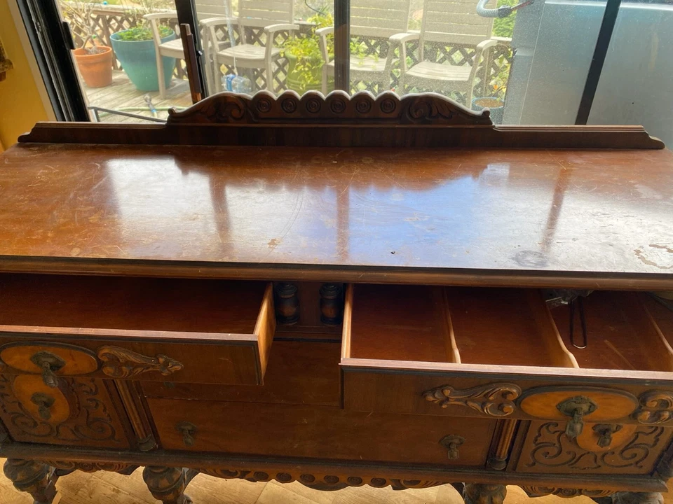 Juego de muebles de comedor jacobeos Foto 2 de 4