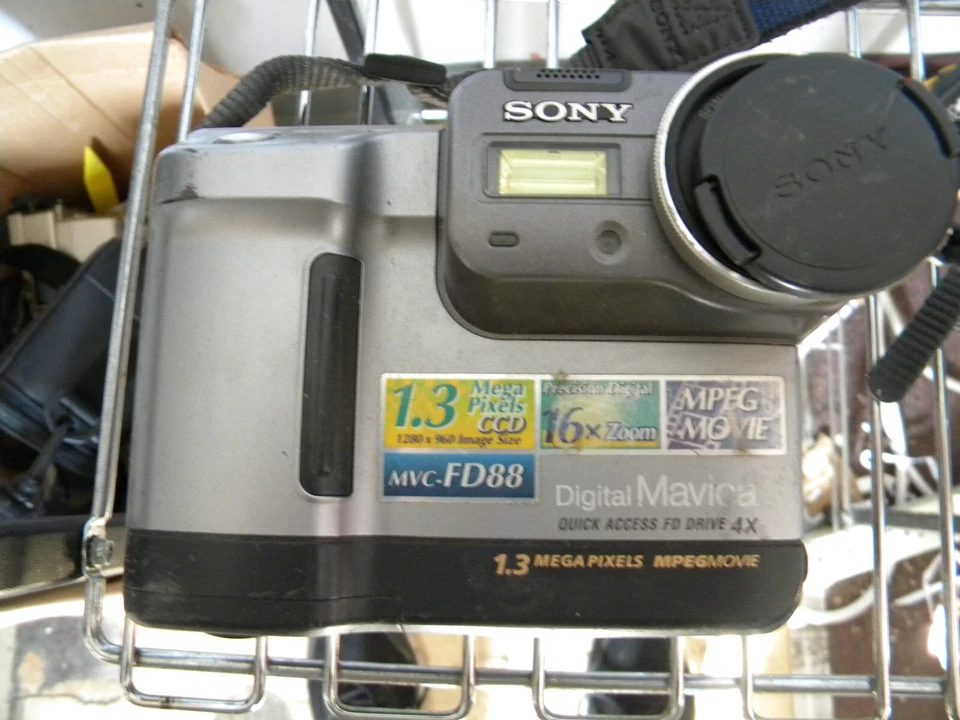 Three Sony Cameras-One each- MVC-FD81, MVC-FD87 MVC-FD88 - Изображение 3 из 4