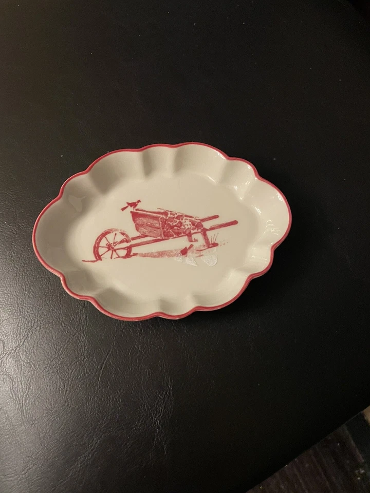 WILLIAMSBURG CERAMIC SOAP/RING TRAY 6”, Red & White Wagon - Image 3 of 4