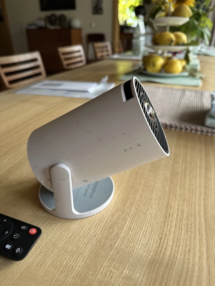 LIMOFF HY300 Pro Mini Beamer 4K WLAN Bluetooth|wie neu|mit Kabel & Fernbedienung - Bild 3 von 4