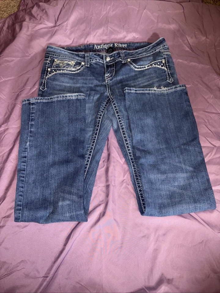 Pantalones de mezclilla antiguos remaches para mujer talla 29 desgastados, tachuelas y pedrería Foto 3 de 4