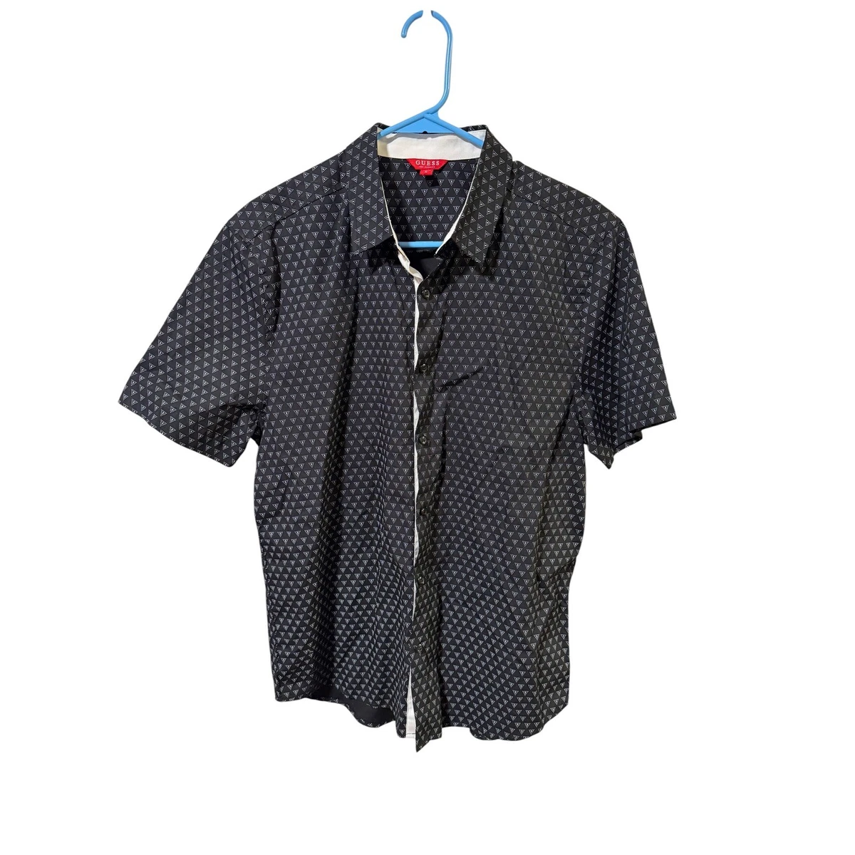 NUEVO CON ETIQUETAS Camisa Guess Talla Mediana Negro Jet Estampado Triángulo Calce Ajustado
