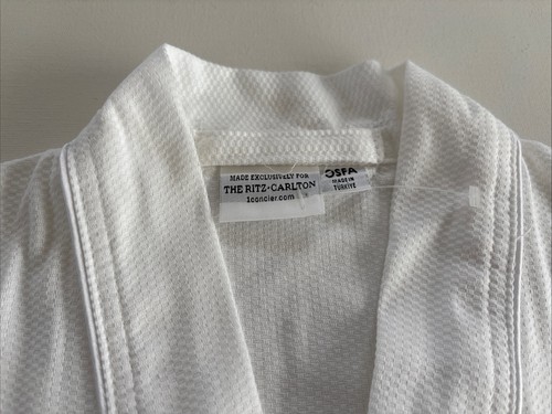 1Concier The Ritz-Carlton Cotton Waffle Knit Bath Robe White One Size - NWOT - Picture 3 of 11