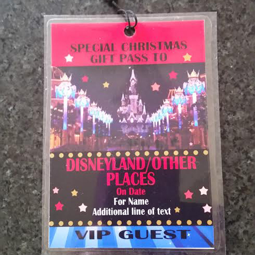 Pase de regalo VIP de cumpleaños de Navidad personalizado de Disney Cordón - Cualquier redacción - Imagen 2 de 2