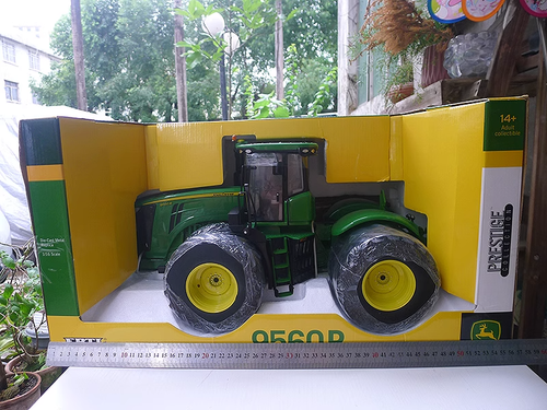 1/16 Ertl Farm Toy John Deere 9560R 4wd Tractor With Duals Bnib Prestige Toy - Picture 2 of 5