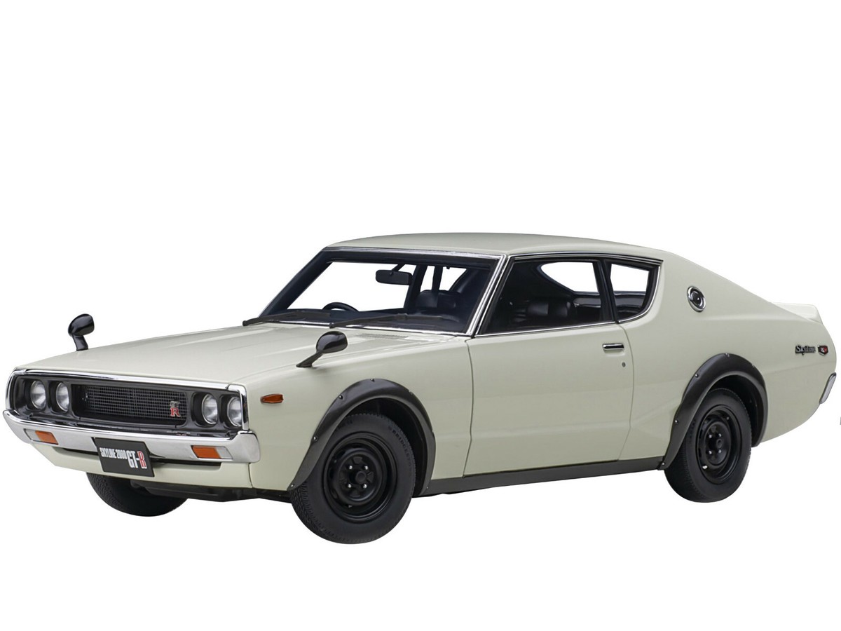 NISSAN SKYLINE 2000GT-R (KPGC110) RHD WHITE 1/18 MODEL CAR BY