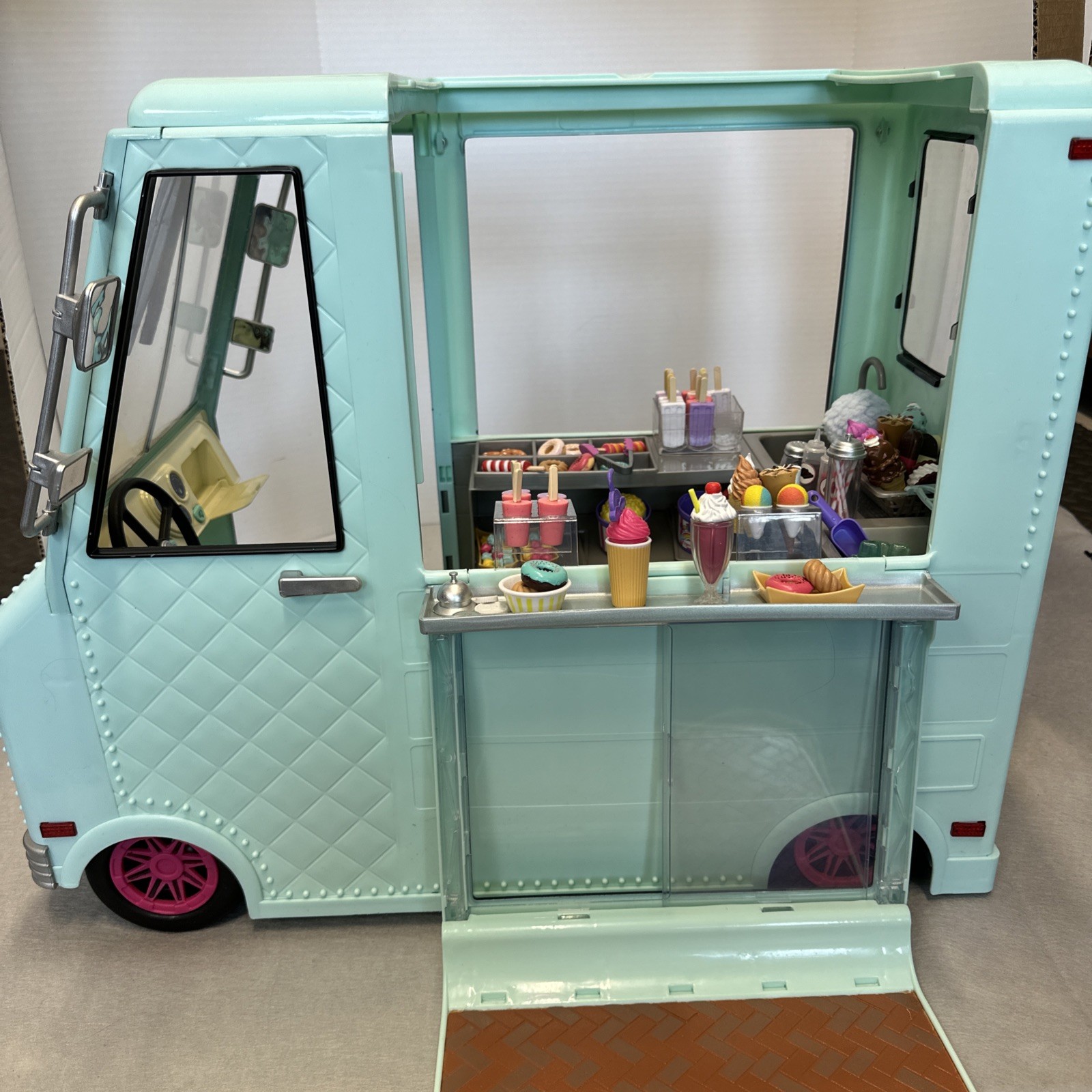 OG GIRL Our Generation Sweet Stop Ice Cream Truck  Lights/Music Accessories