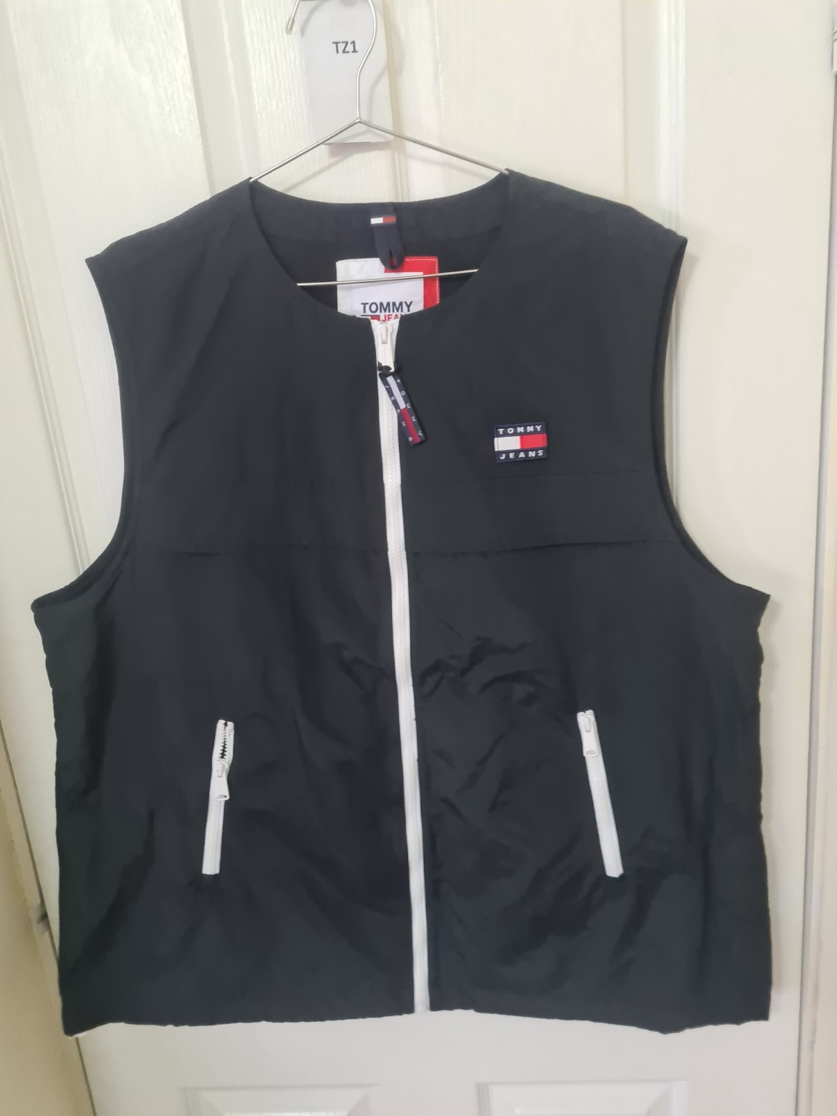 Tommy Jeans essential puffer sleeveless gilet. image 2