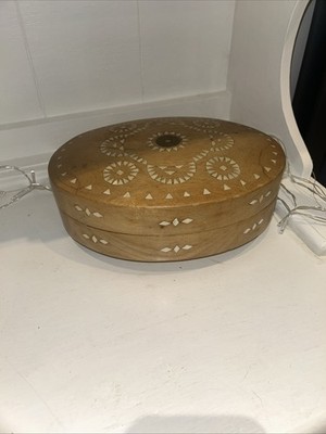 Vintage ovale Holzkiste 