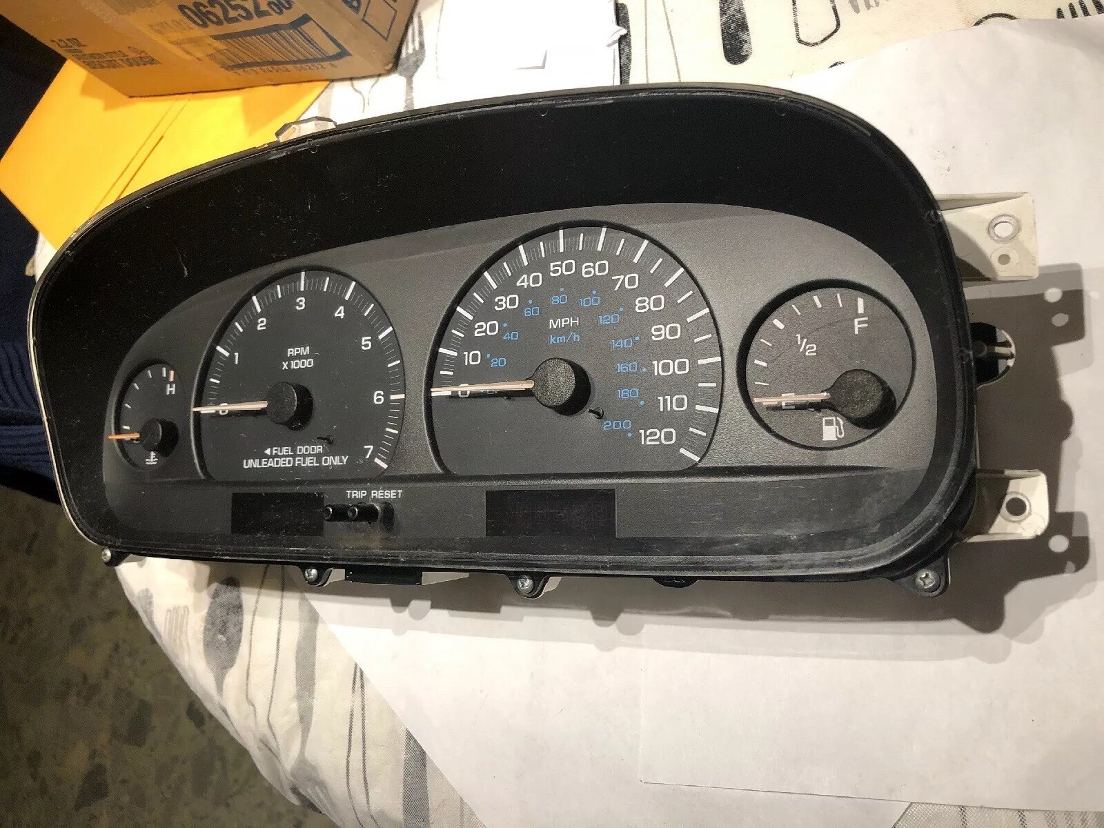 Premium OE 199700 Dodge Caravan Instrument Cluster Speedometer Tachco