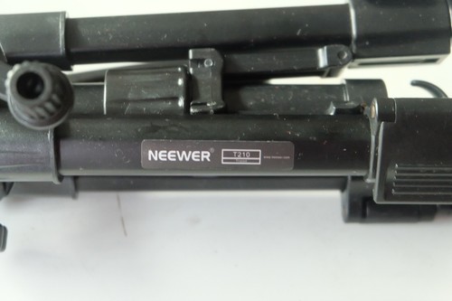 Neewer T210 Mini Travel Tabletop Camera Tripod - Picture 3 of 4
