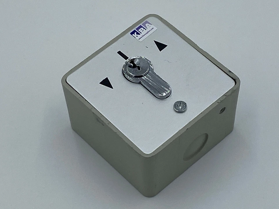 1 X Keyswitch with 3 keys each for Roller Shutters and Garage Doors - Image 2 of 4