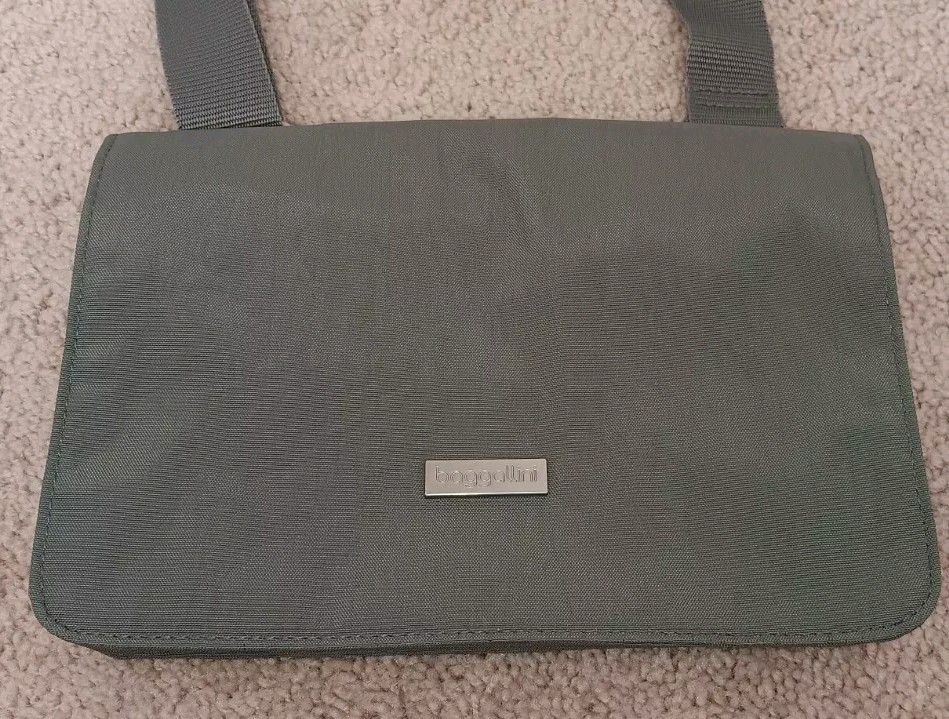 Baggallini Gray Venture Accordian Crossbody Bag
