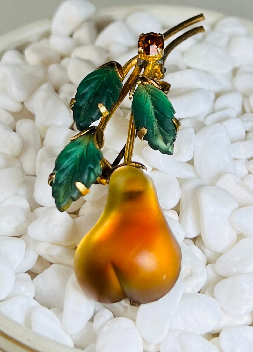VintageAustriaGoldBirneObstBroscheMilchglasKristallBrosche/Anstecknadel