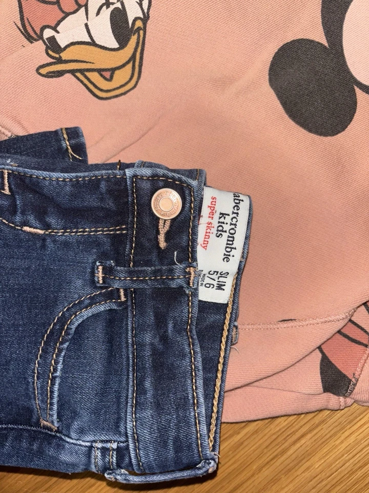 Lil Remix Outfit: Retro Disney Sweatshirt & Slim fit Abercrombie Jean - Image 2 of 4