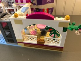 Lego Friends Heartlake Cupcake Cafe #41119 100% Complete