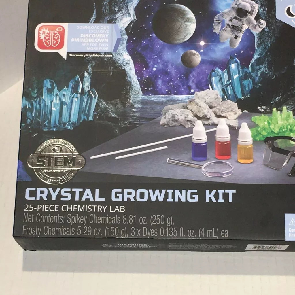 Discovery Mindblown 25 PC Lab Crystal Growing Kit w/Mold Shapes