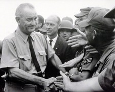 LBJ President Lyndon B. Johnson visits troops 8"x 10 Vietnam War Photo 358