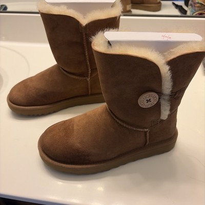 UGG Australia Women's Bailey Button II Boots, Size US 6 - Chestnut