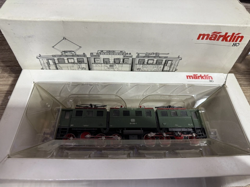 Marklin HO 3329 Electric Locomotive BR191 - New in Box with All Packaging - Image 2 of 3