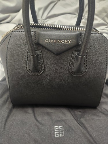Givenchy Mini Antigona tote bag in Black