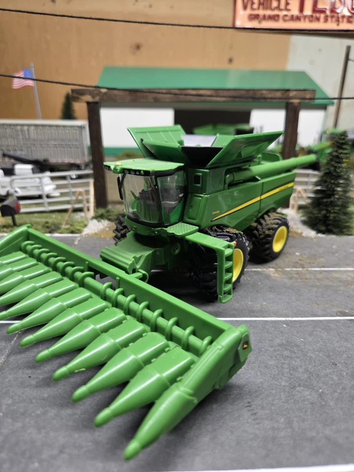 ERTL John Deere S680 Combine 1/32 Scale - Image 4 of 4