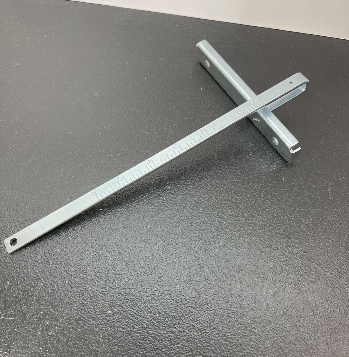 NEW GUIDE ORIGNAL GENUINE MILWAUKEE M18 CIRCULAR SAW RIP FENCE 61/2