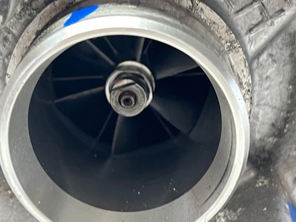 Volkswagen CC 2.0D-M 2013 CFG turbocompresor 03L 253 010 F Foto 2 de 4