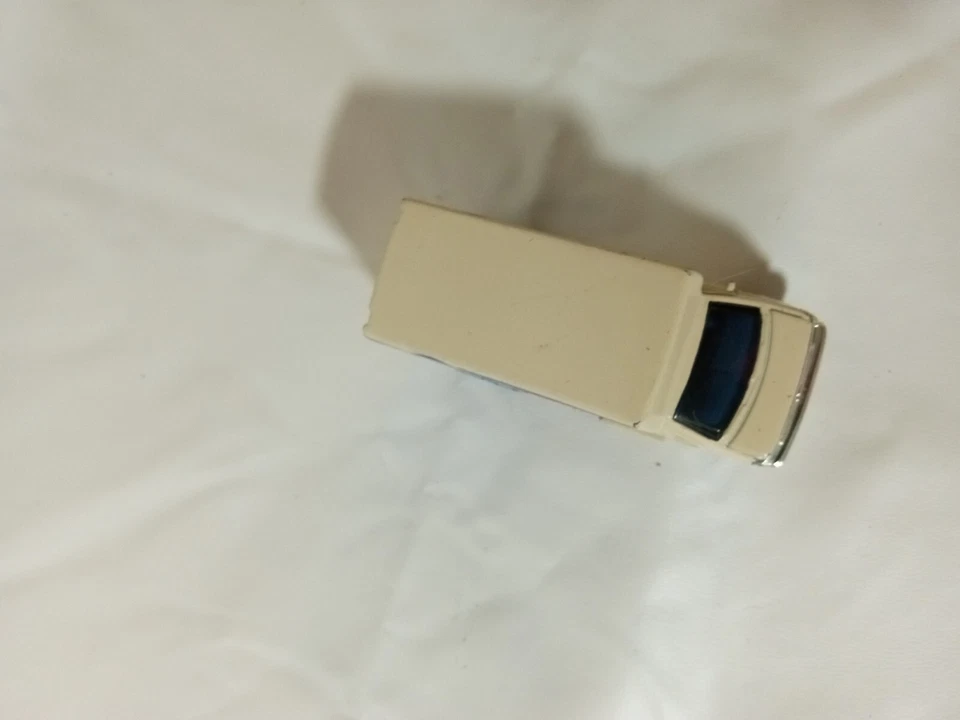 Matchbox Chevy Transport Bus Metro Motel Shuttle - Image 2 of 4