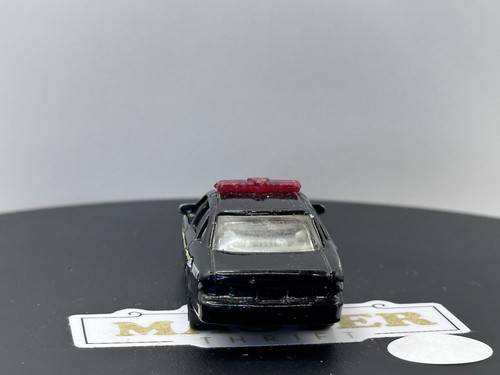 Matchbox Ford Crown Victoria "Metropolis" (2006 Superman 5 Pack Exclusive) - Picture 7 of 9