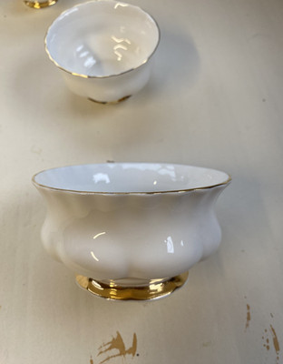 ROYAL ALBERT VAL DOR WEISS 2x SCHÜSSEL ca. 9cm und 11cm BONE CHINA EXC